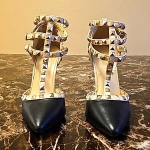 WILD DIVA black and tan color size 6